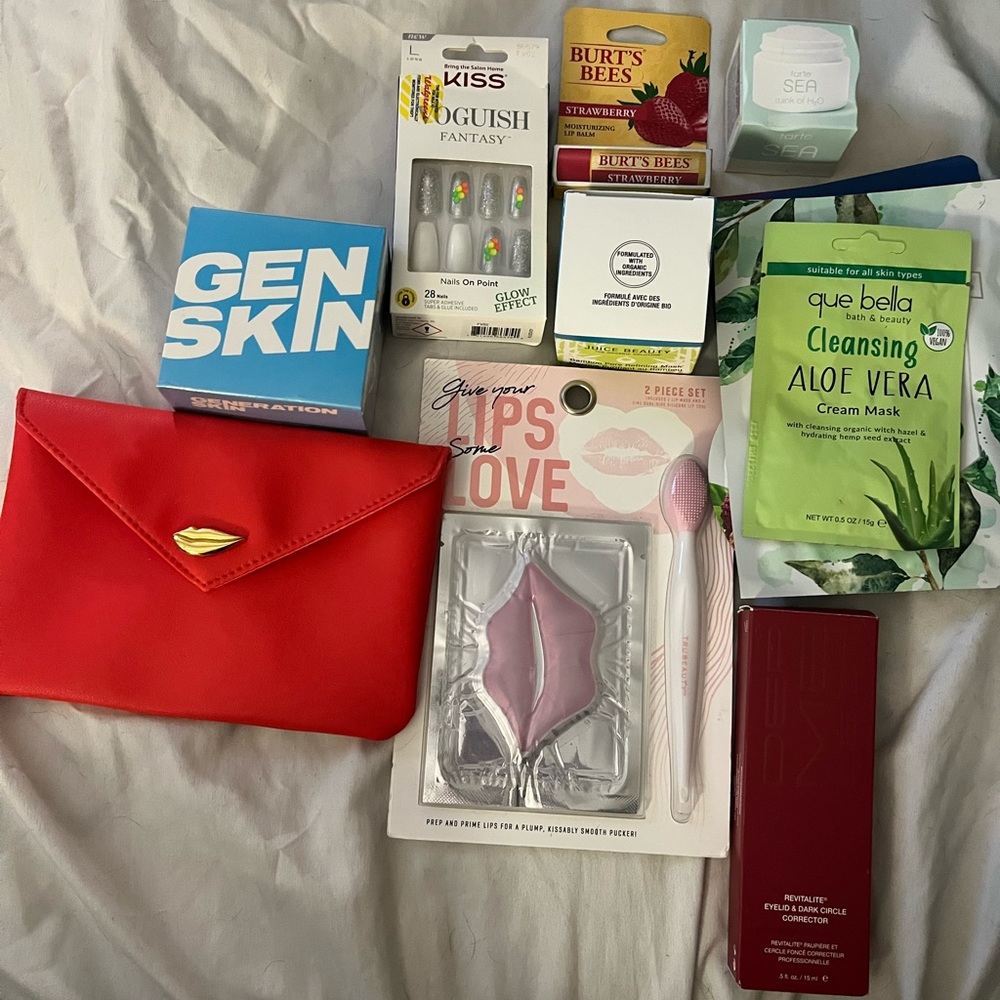 Sets of brand new unopened beauty products